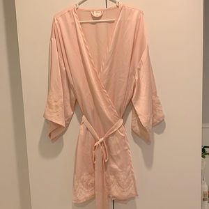 Soma satin robe